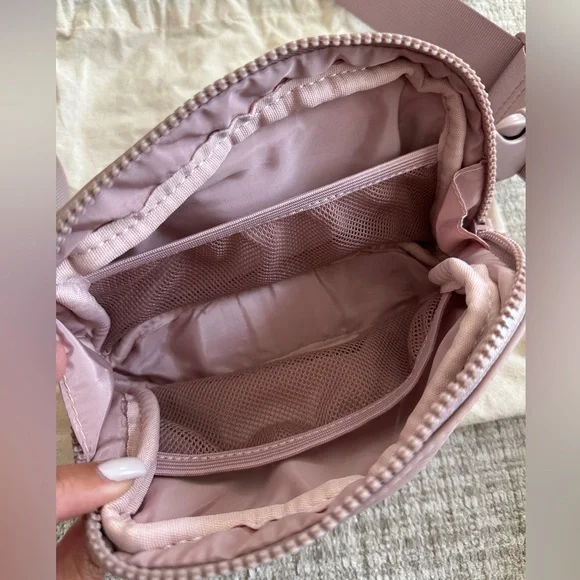 NWOT 🆕 Buffbunny Breakthrough Belt Bag Berry Ice - Picture 4 of 9